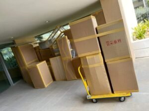 Furniture moving and handling service in Abu Dhabi